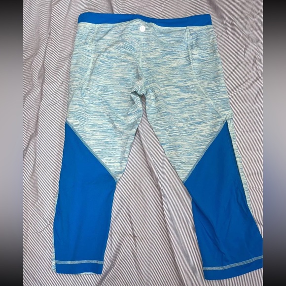 Lululemon Size 10 Mesh Capri - Picture 2 of 6